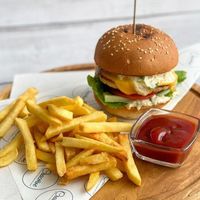 Burger Chicken With Chips